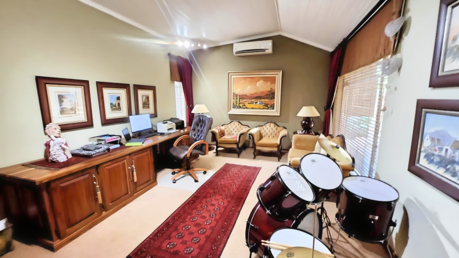 5 Bedroom Property for Sale in Doringkruin North West